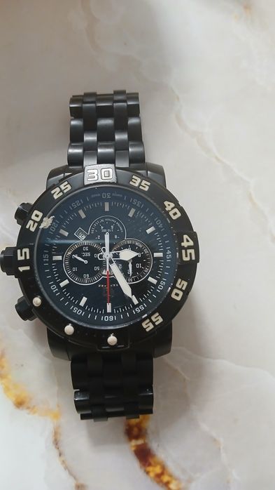 Продавам Часовник invicta sea base