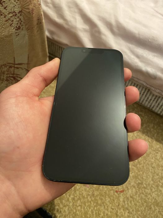 Iphone 13 темно-синего цвета