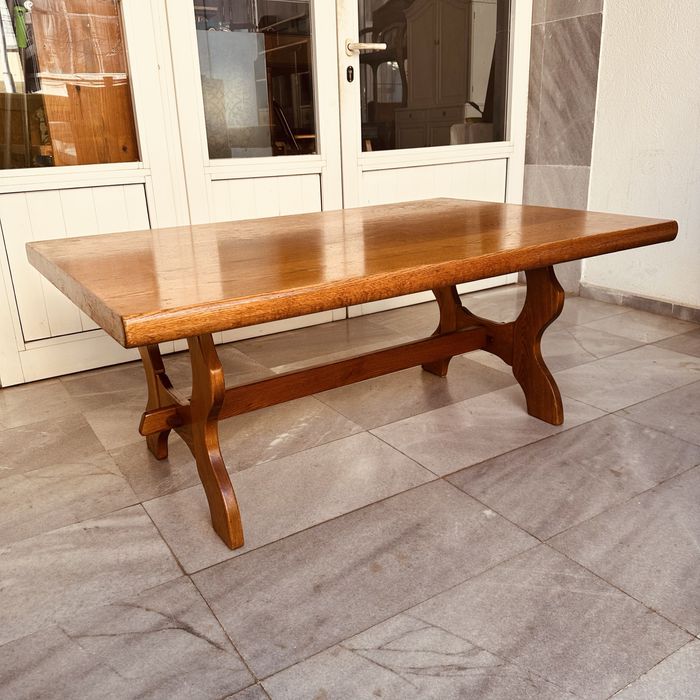 Масивна дъбова маса – ниска / холна, стабилна и запазена