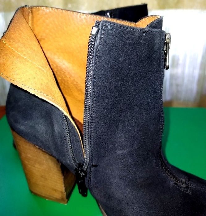 Замшевые женские ботинки