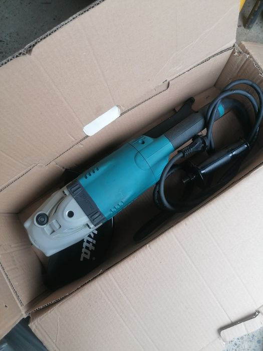 Polizor unghiular Makita GA9020, o unealtă profesională robustă, nou