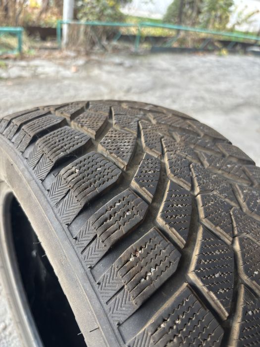 Продам Резину 215/50R17