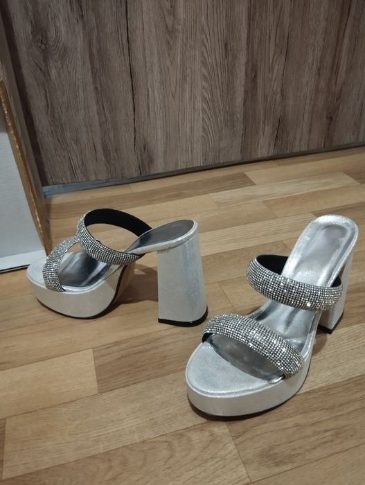 Сребристо дамско сабо/чехли