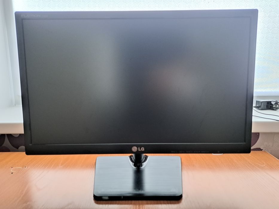 Монитор LG Flatron E2242