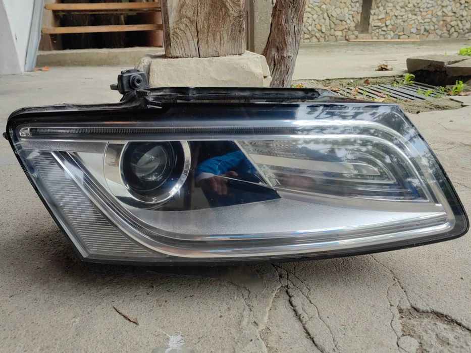 Фар Audi Q5 Bi-Xenon LED Face десен / Фар Ауди Кю5 ксенонов Оригинален