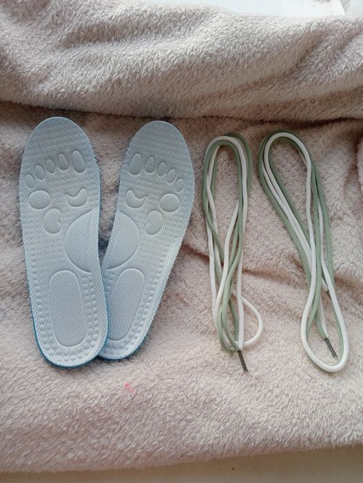 Продам кроссовки