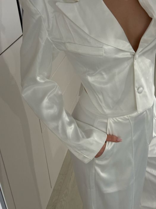 Top satinat albastru deschis cu nasturi & dantelă Zara / NOU