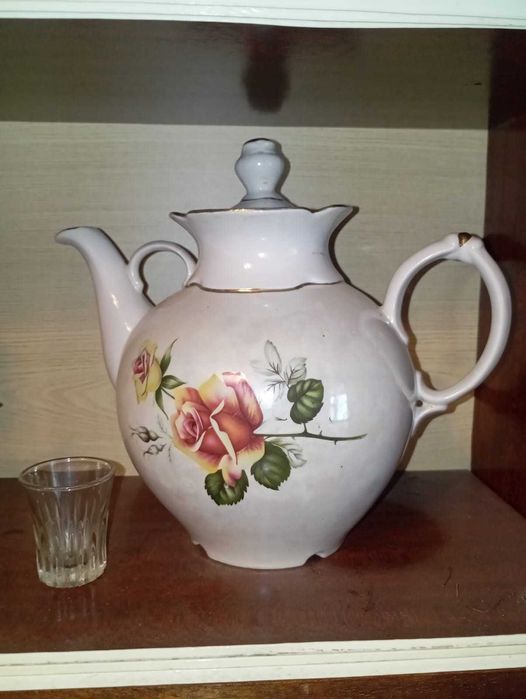 Чайник фарфоровый