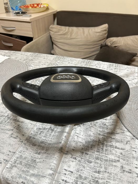 Мулти ВОЛАН за Ауди а4 б7 перфориран в топ състояние