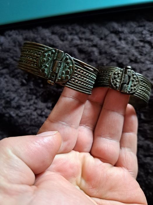 Стари  гривни и монети