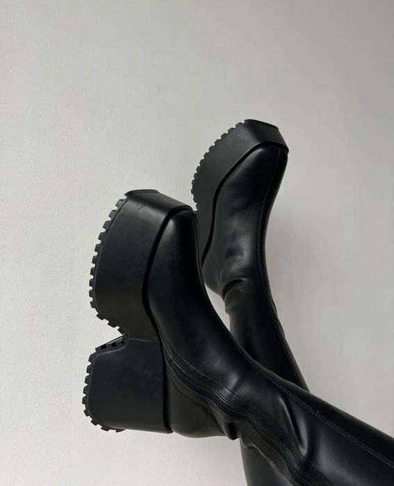 Трендовые ботфорты на платформе