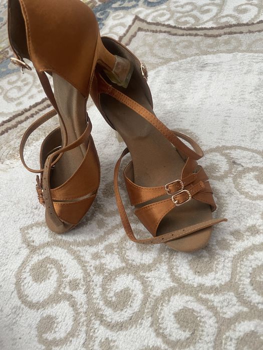 Бальные туфли в отличном состоянии