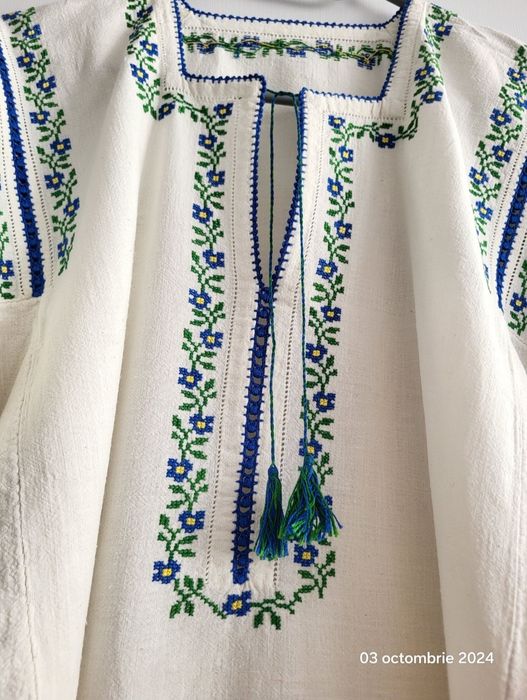 Ie veche traditionala moldoveneasca