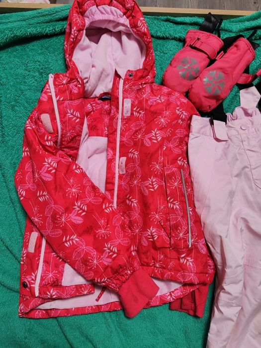 Ски екипи в два цвята