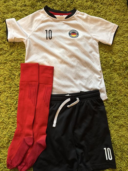 3 echipamente fotbal 6-8 ani