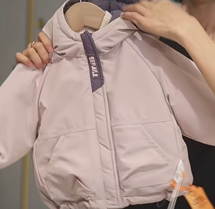 Продам осеннюю куртку для девочки
