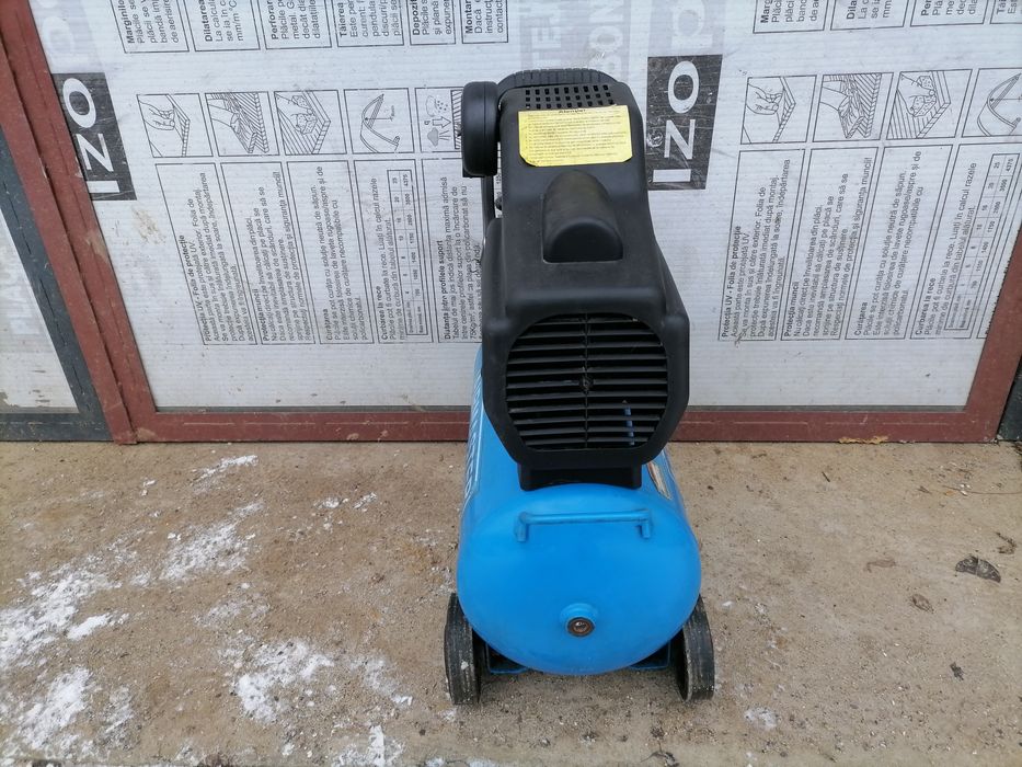 Compresor Aer Airmaster 24L 8 Bari 190 L/min alimentare 220V motor