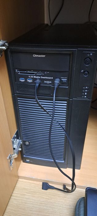 Server / Workstation Stocare – Xeon E3-1245 v3 (4c/8t), 32GB RAM, Windows 11 Pro, ~7.1TB Stocare