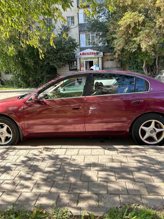 Продам машину Nissan Altima 2002год