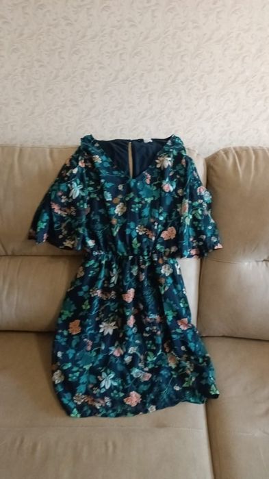 Продам платья повседневные.