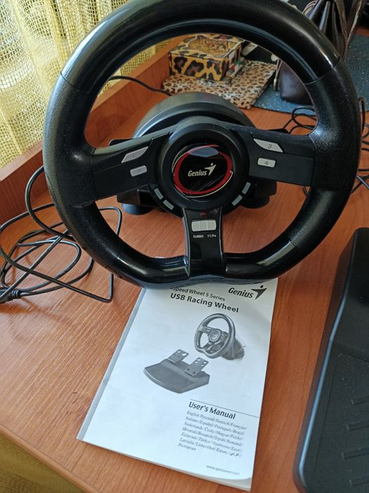Игровой руль  Cenius с педалями.