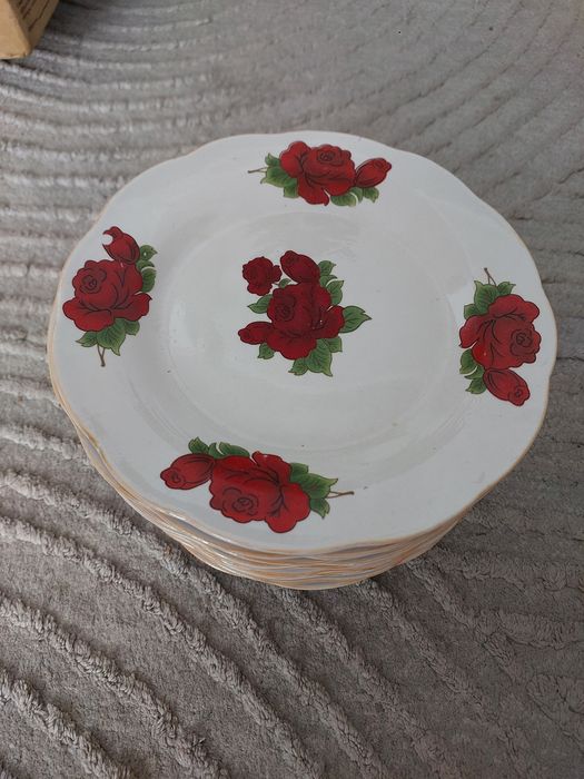 Продам новые тарелки 12 шт