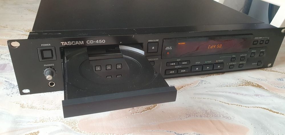 CD проигрыватель TASCAM CD-450