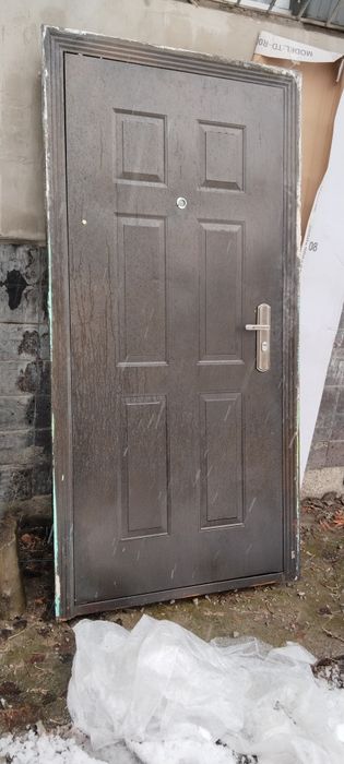 Продам входнуя дверь