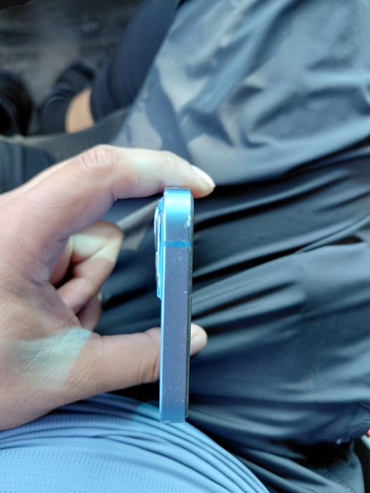 Обменяю iPhone 13 256 GB на iPhone классом выше.