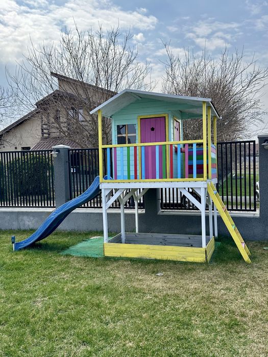 Căsuță din lemn pentru copii + tobogan
