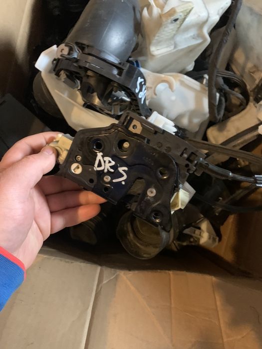 Broasca(incuietoare),spate pt passat b6,contramenere,manere,macarale