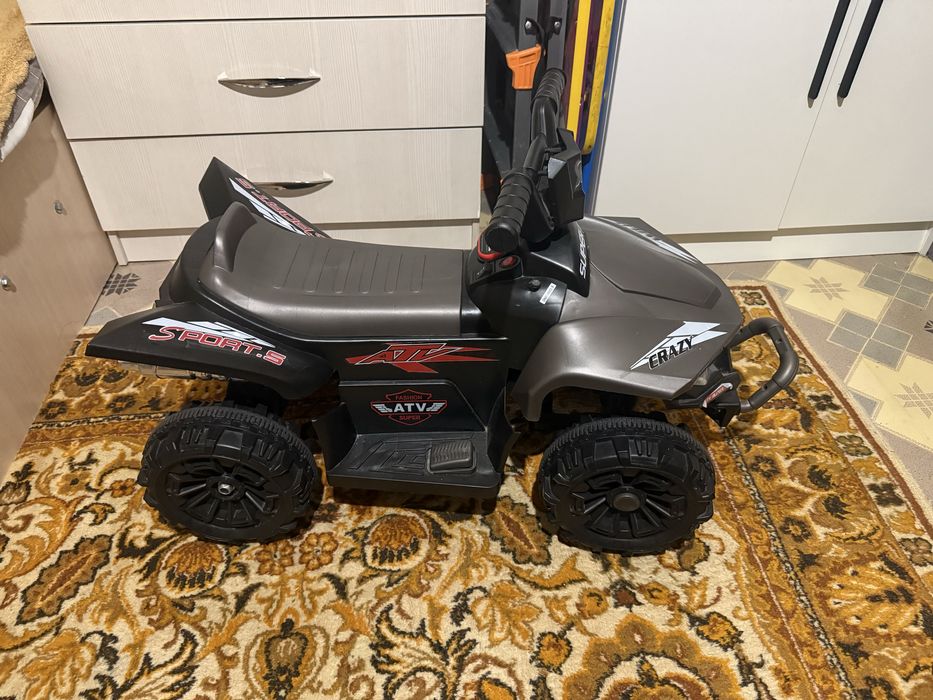 Продам машинку десткую