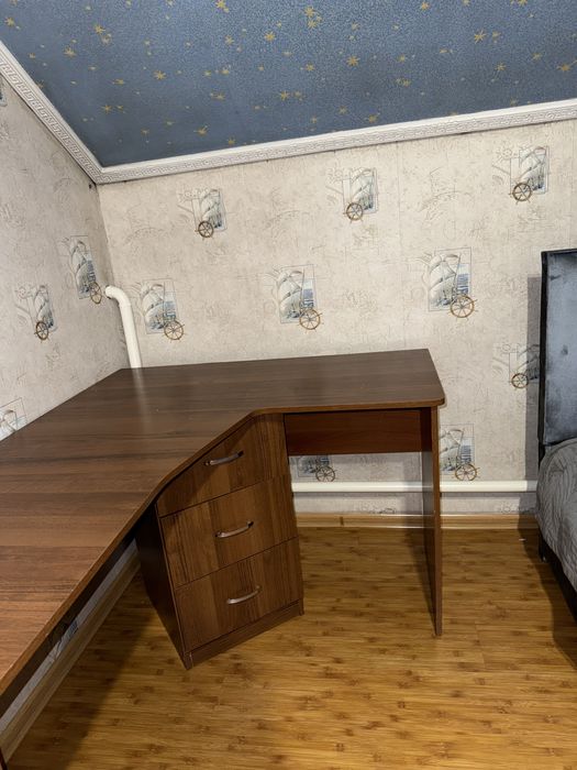 Продам компьютерный стол