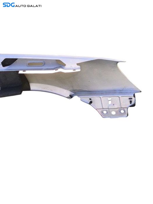 Aripa Stanga Fata Culoare Argintiu LA7W Volkswagen Golf 5 Hatchback Scurt 2004 - 2008 Cod 1K6880681A (Prezinta Ondulatii si Zgarieturi) [LC2456]