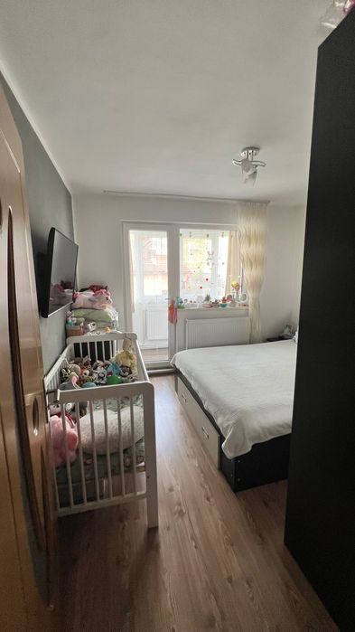Vând apartament cu două camere în 8 Martie +garaj+ parcare în fața blocului