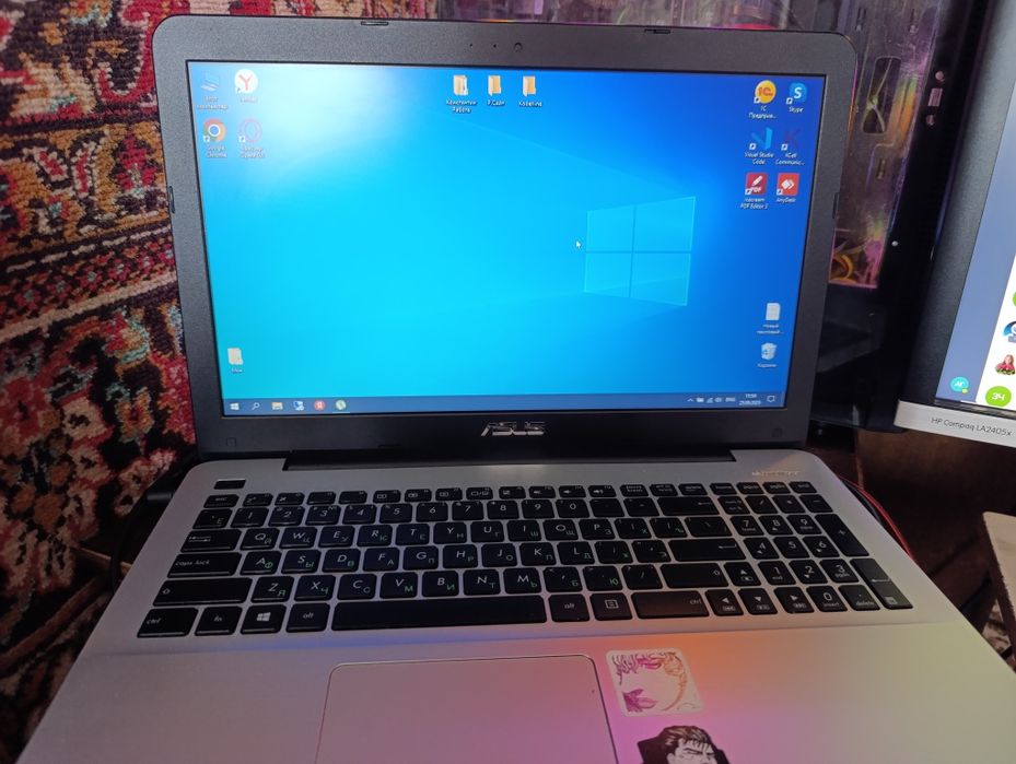 Продаю ноутбук срочно