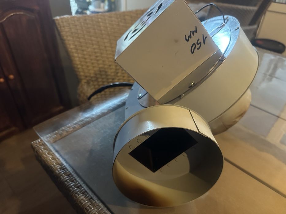 Продавам вентилаторна група за димни газове, за барбекю,камина и комин