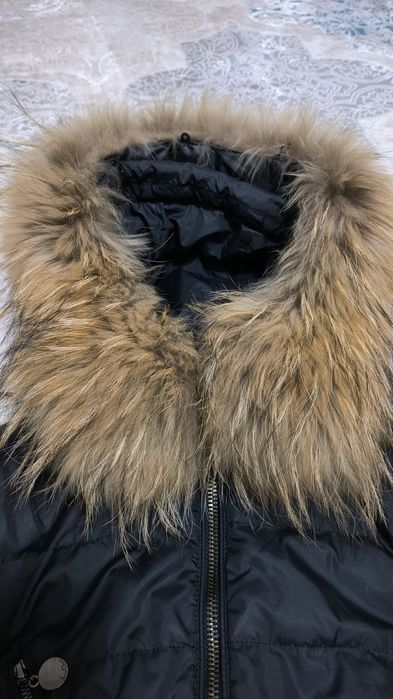 Продам 2 зимнии куртки с капюшоном