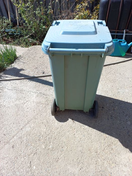 Мусорные баки пластиковые