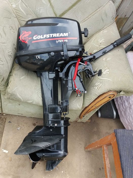 Продам лодку с мотором.