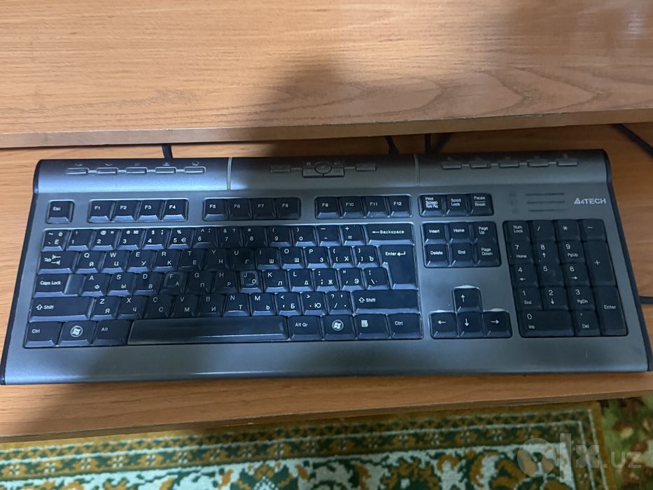 Kompyuter kompyuterniy stol mebel kolonka printer kserokopiya