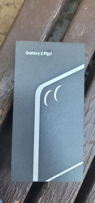 Телефон Самсунг Z Flip7