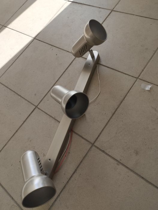 Corp iluminat cu 3 becuri led .