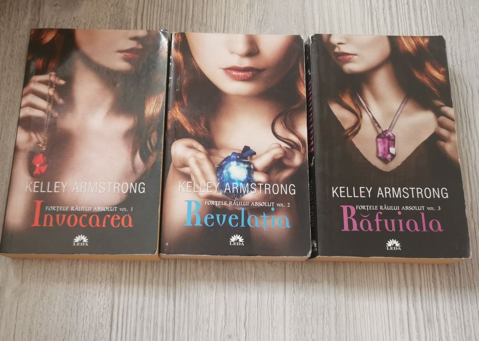 Rachel Caine, L. S. Hilton, Kelley Armstrong și Richelle Mead