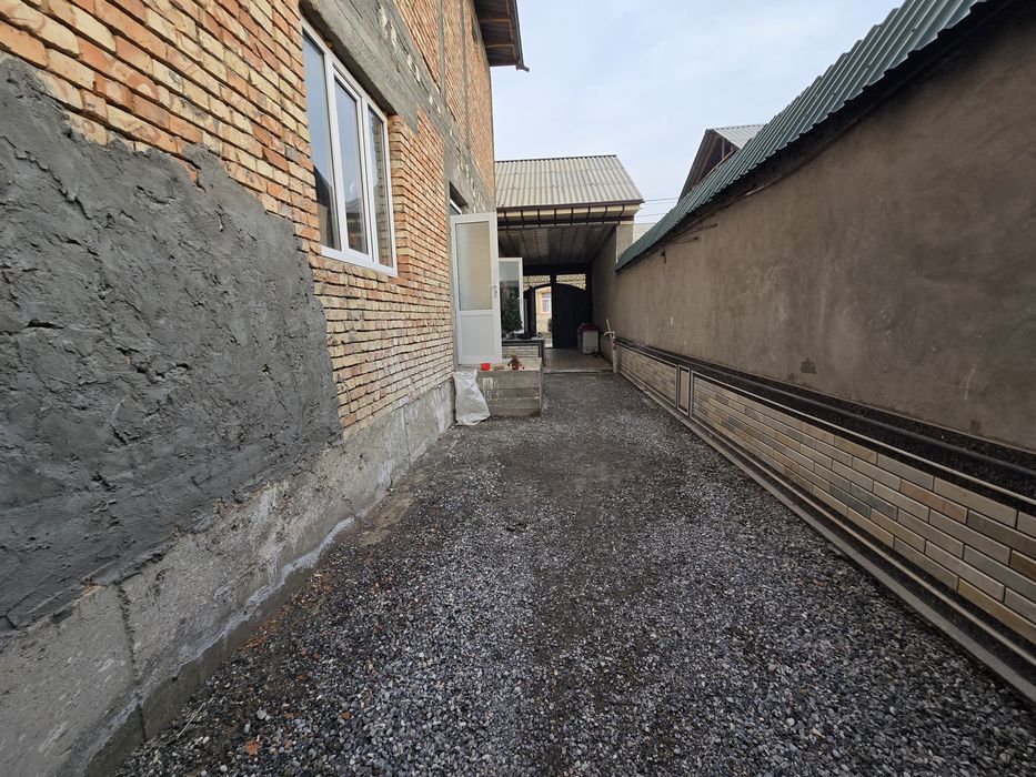 Fargona shaxar savxoz mil guardia oldida 2 kavatlik 6 xonalik 2 sotix