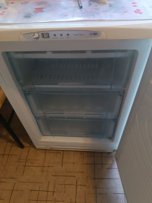 Продам морозилку б.у