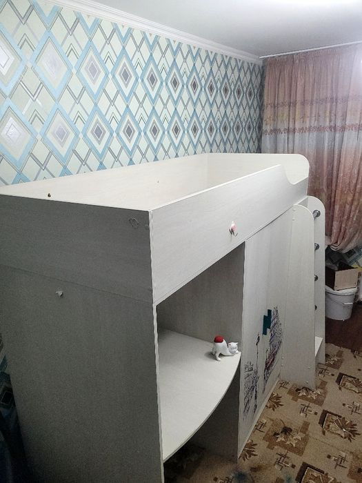 Шкаф совместно с кроватью