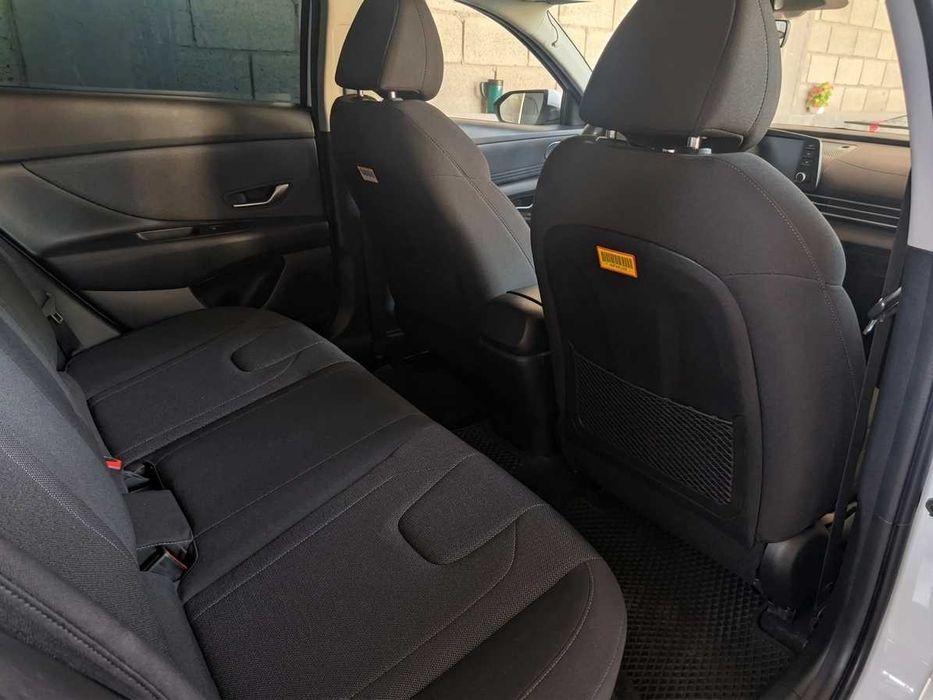 Hyundai Elantra 1,6 motor 90,800 km benzin