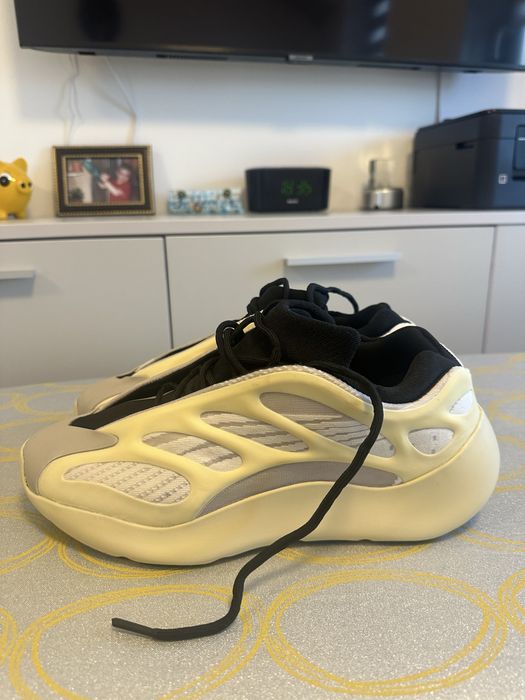 Adiddas Yeezy 700 V3