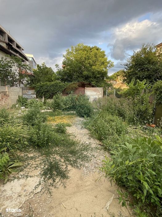 Vila in curs de renovare, teren 370mp, retras | adiacent Polona